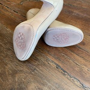 High heel tan/nude patent leather pumps